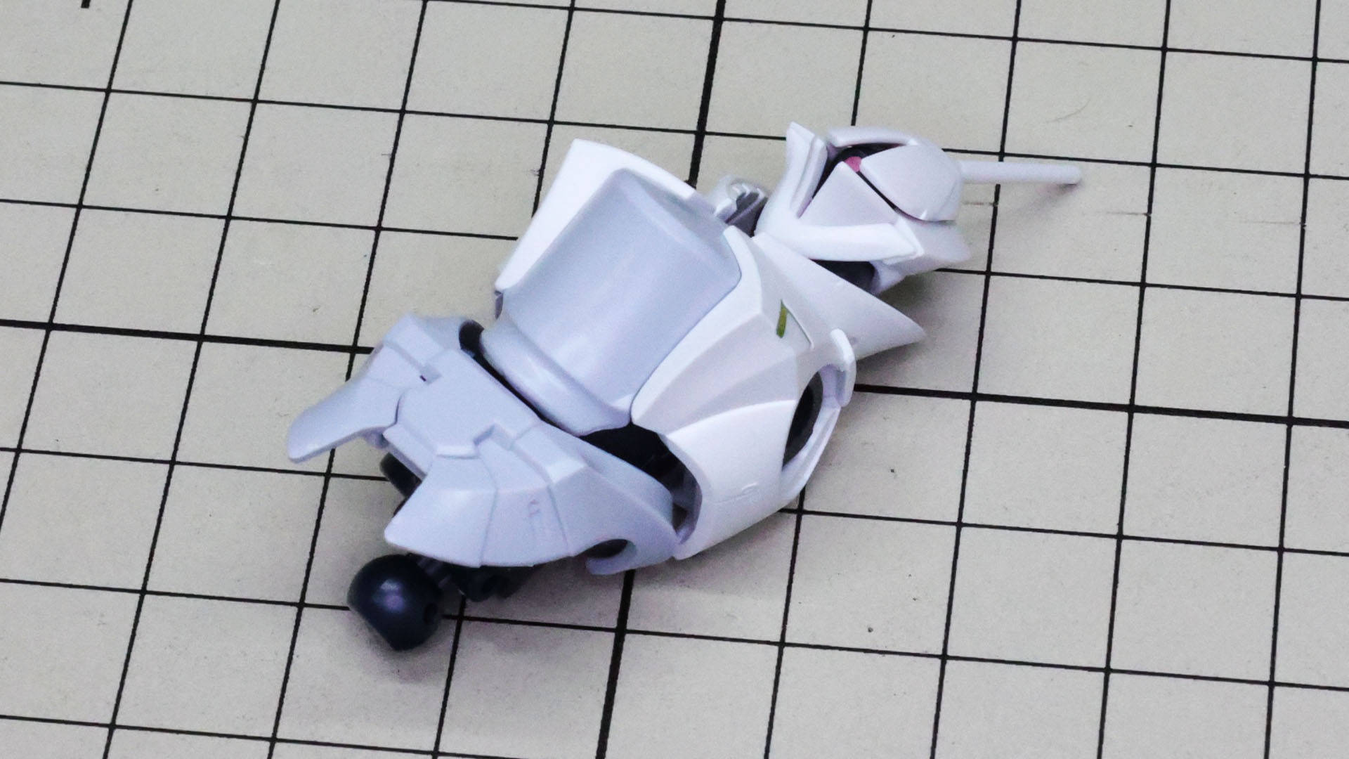 頭部を乗せて胴体部完成です