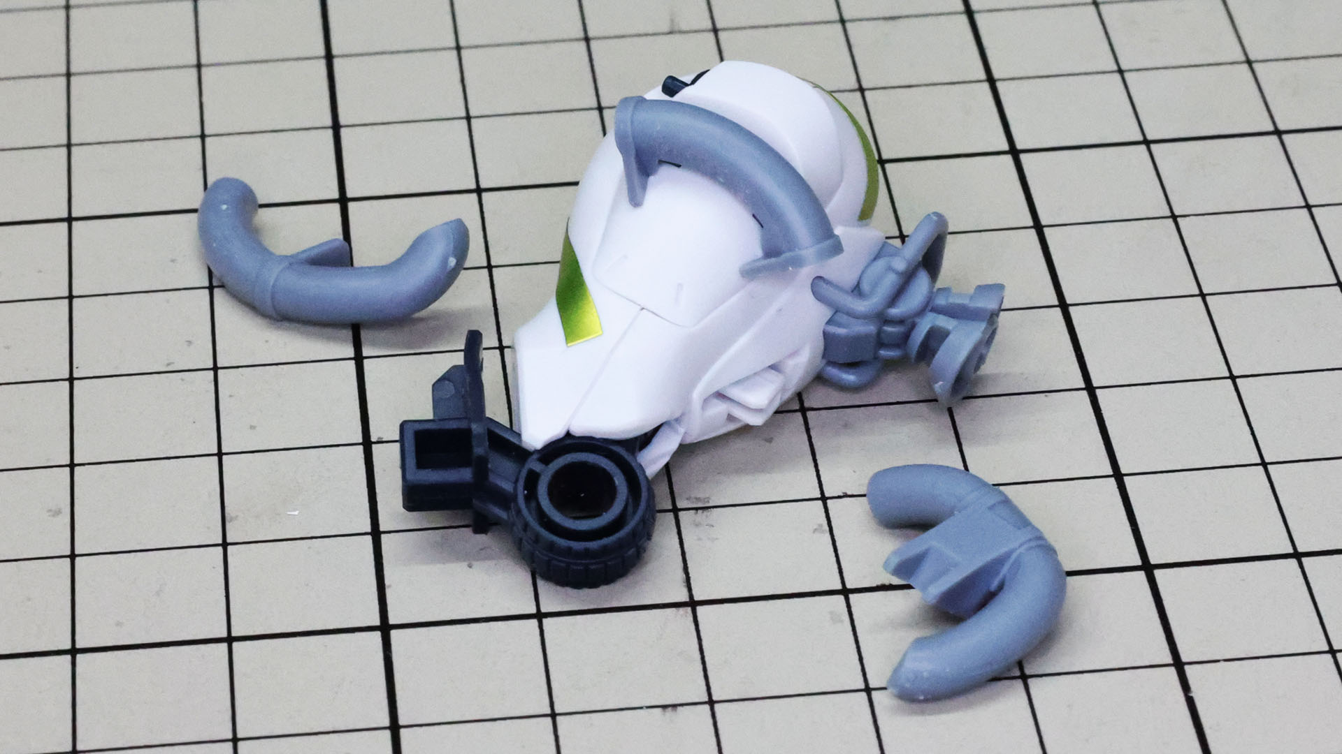 パイプ状パーツは3分割されています