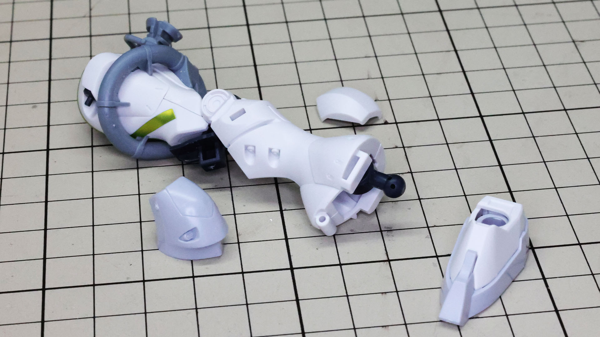ソールはパーツを重ねるだけなので難しくはありません