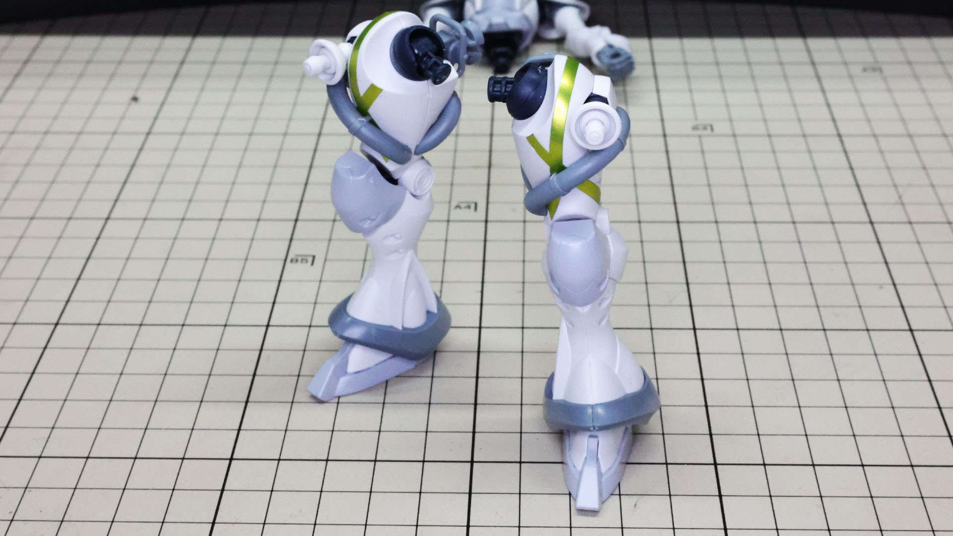 ボリュームがありディテールも豊富な脚部が完成しました