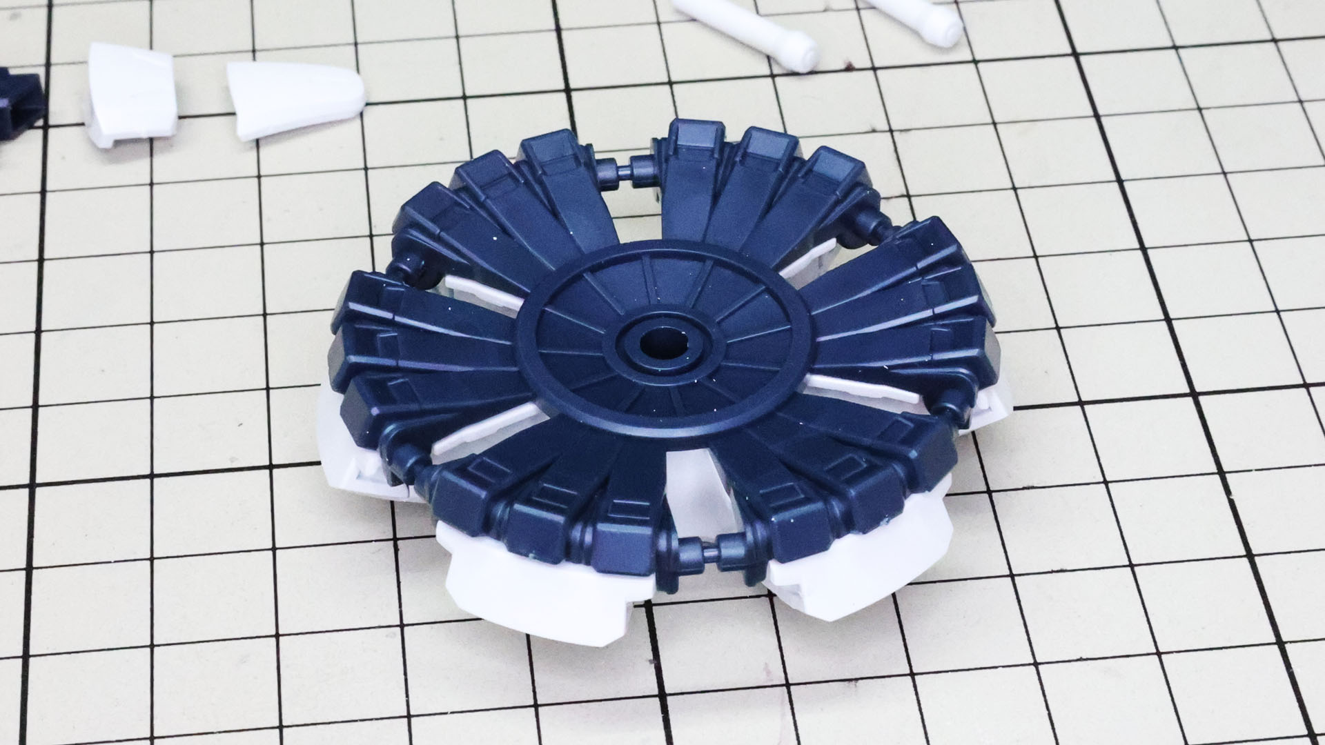 裏側にはメカフレームがあります