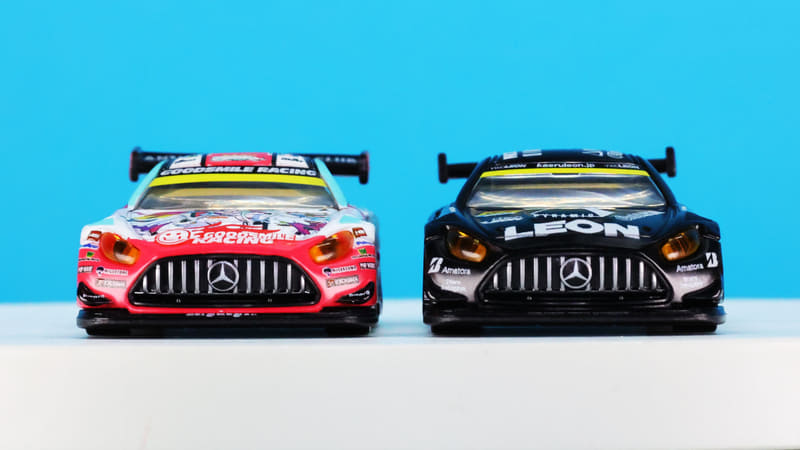 メルセデス AMG GT3の特徴的な大きなインテイクグリルを持つフロント
