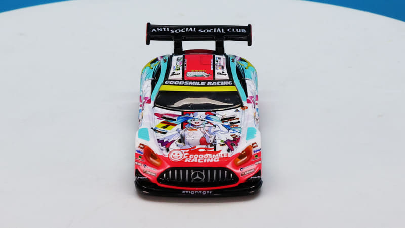 メルセデス AMG GT3のハードなイメージとレーシングミクのかわかっこいいイメージが融合