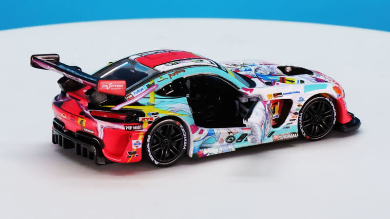 左右を開いて正面から見ると3人のミクでみっくみくにしてやんよ！