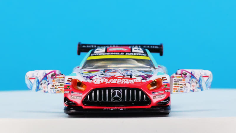 左右を開いて正面から見ると3人のミクでみっくみくにしてやんよ！