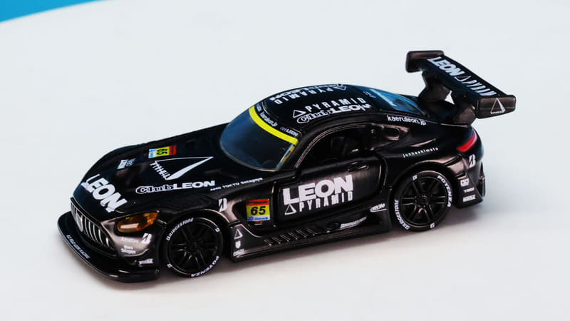 ブラックベースで激渋のLEON RACINGのメルセデス AMG GT3