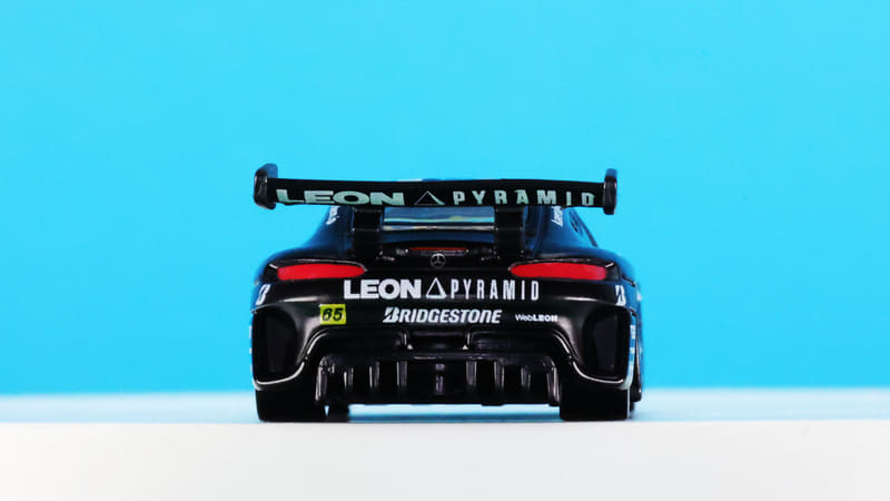 サーキットでこのクルマに追いかけられたら恐怖を感じそうです