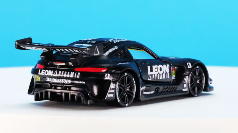 サーキットでこのクルマに追いかけられたら恐怖を感じそうです