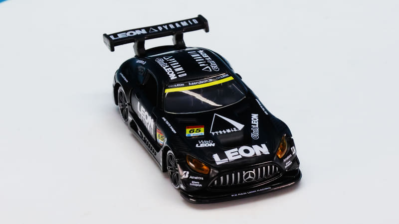 ブラックベースにホワイトのロゴ、映えます