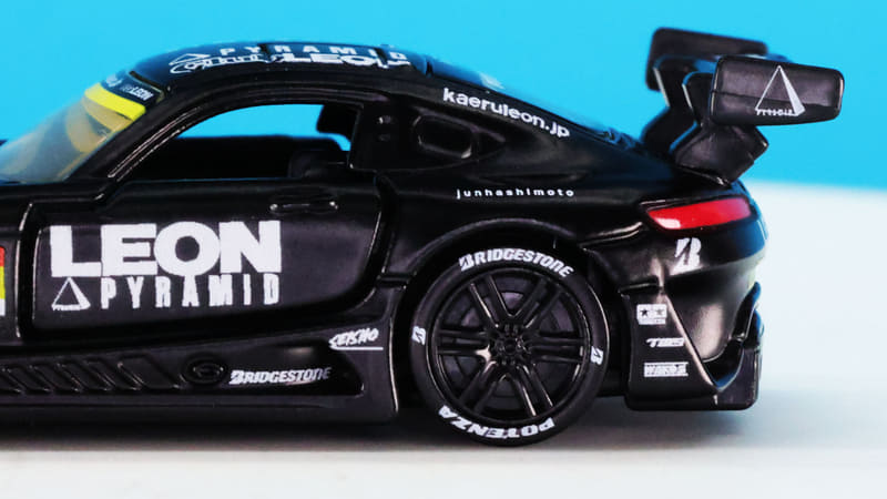 「LEON RACING」が採用するタイヤはブリヂストン！