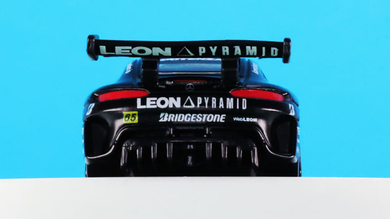 ウイング裏にもプリントがされています