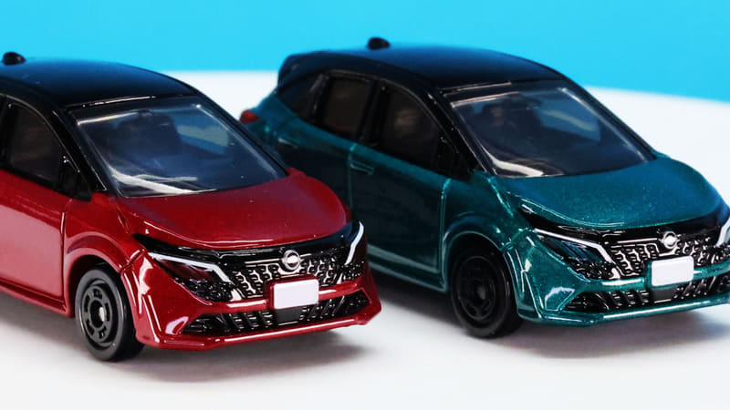 フロントグリルもシャープに表現されていて、ナンバープレートが設置されているのも楽しい部分です