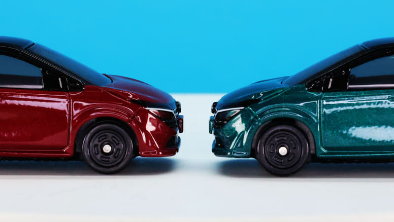 ホイールはブラックのトミカホイールです