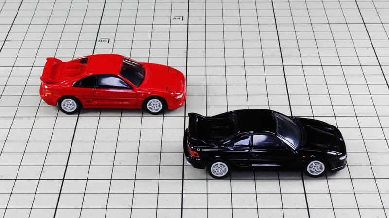 リア：ドライバーの後ろにエンジンフードがある！