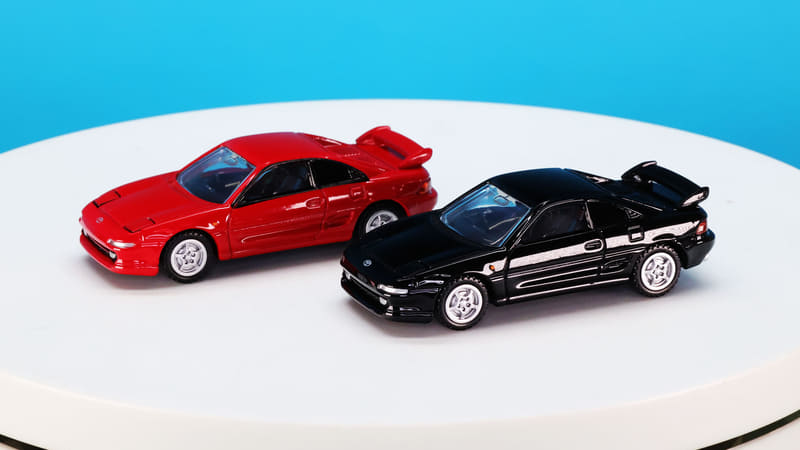 当時流行したリトラクタブルライト採用のフロントマスク