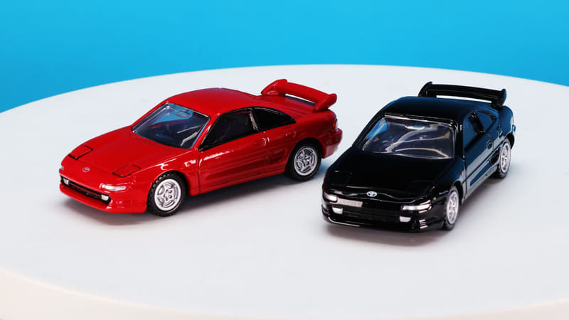 リトラクタブルライトが開閉するアクションを搭載