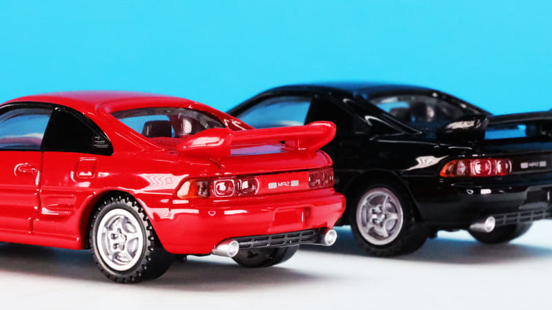 タイヤにまでモールドがあります