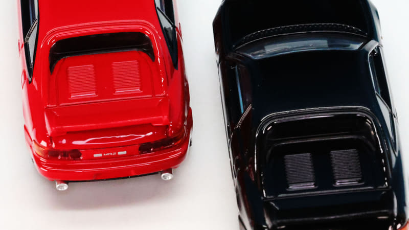 エンジンフードもシャープに再現しています