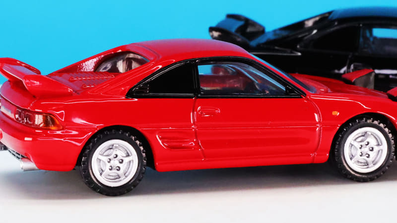 ドライバー後ろのリアピラーの特別な形状がMR2の特徴！