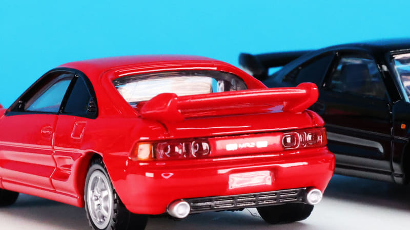 リアガラスもクリアーパーツで再現されています