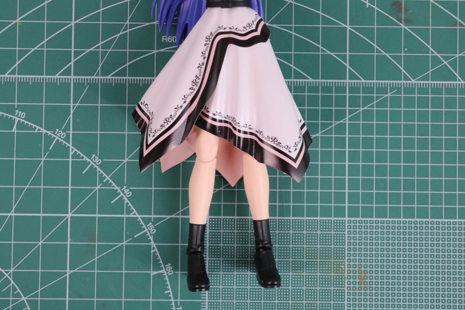 腰回り、脚部の組み立て