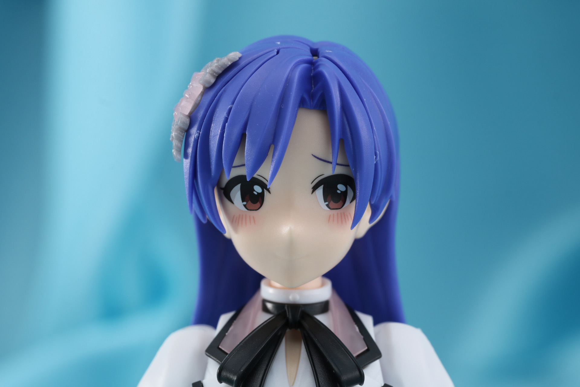 照れたように頬を染めた表情