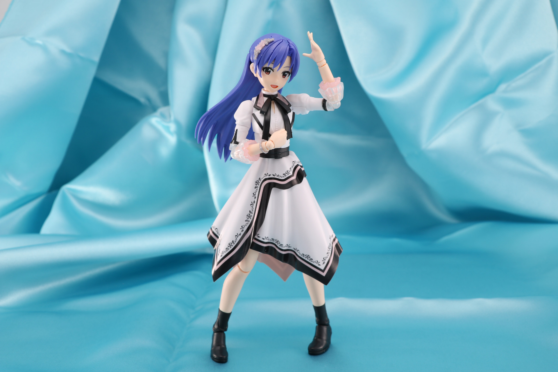 ダンスパフォーマンスも各部可動で表現できる