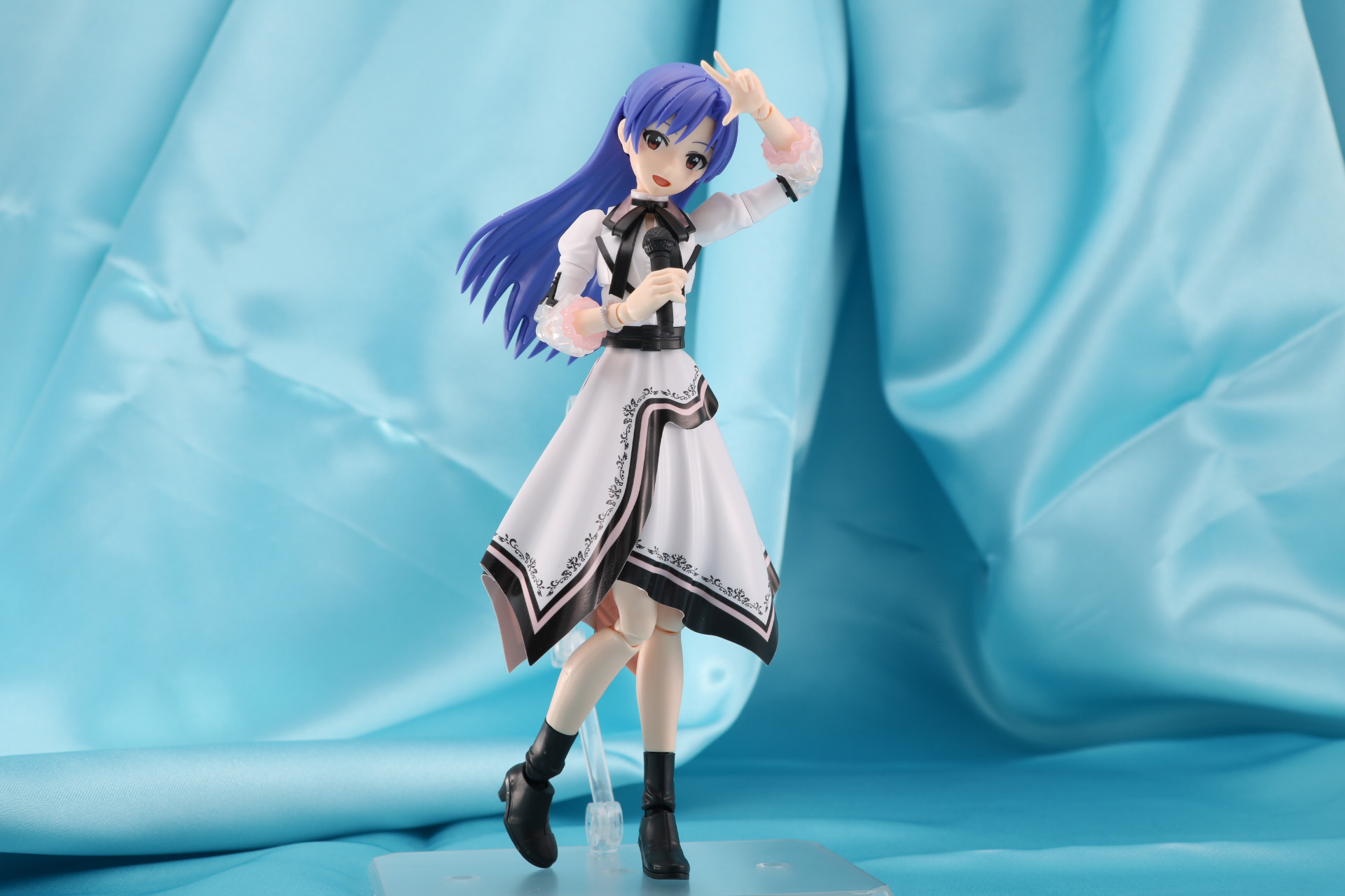 髪飾りなしのヘアスタイルで違った印象に