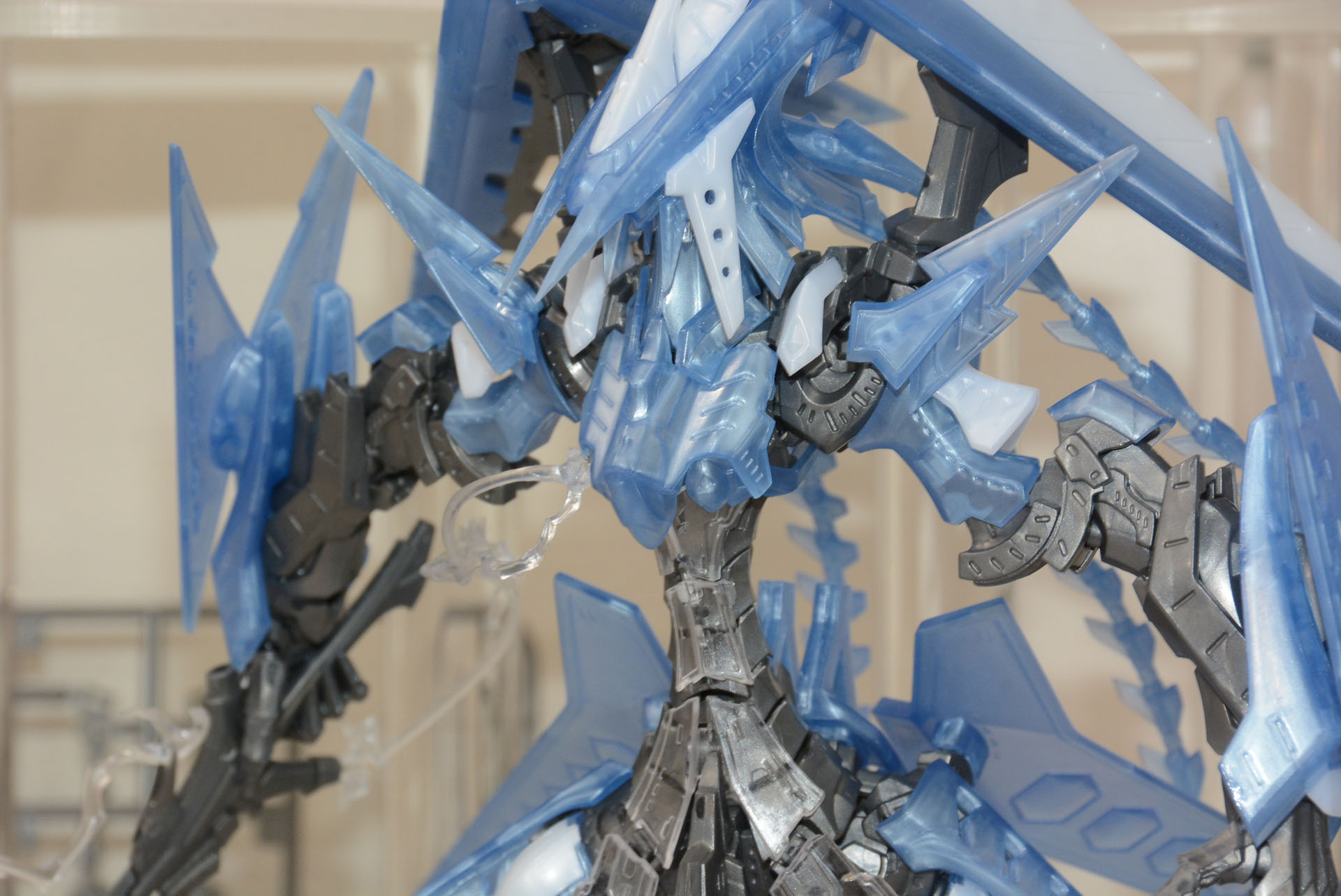 多色成型で色分けもしっかりしている。部分塗装だけでも劇中イメージに近づけられる