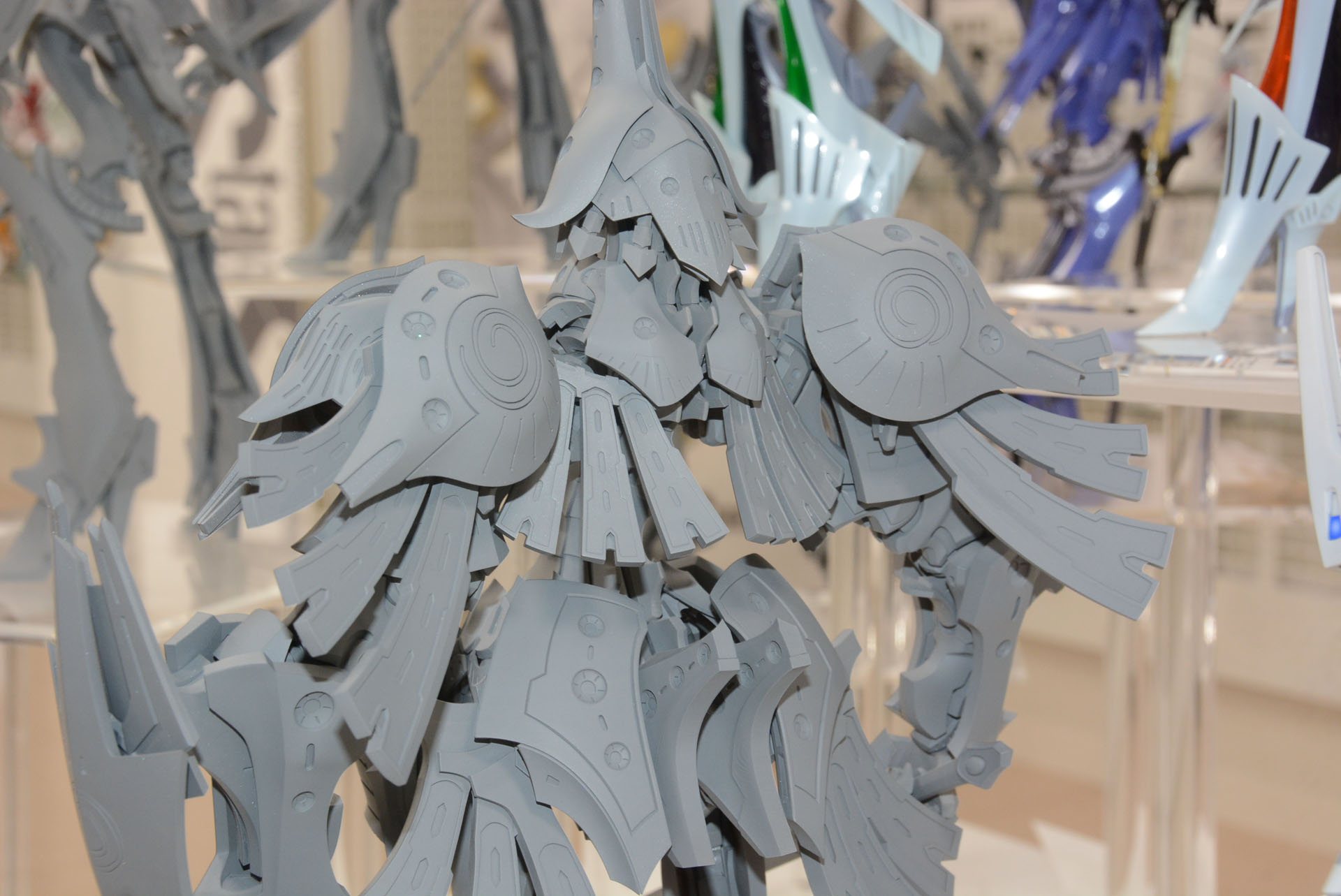 肩の背面部分の装甲形状が異なる。2つのバージョンを収録