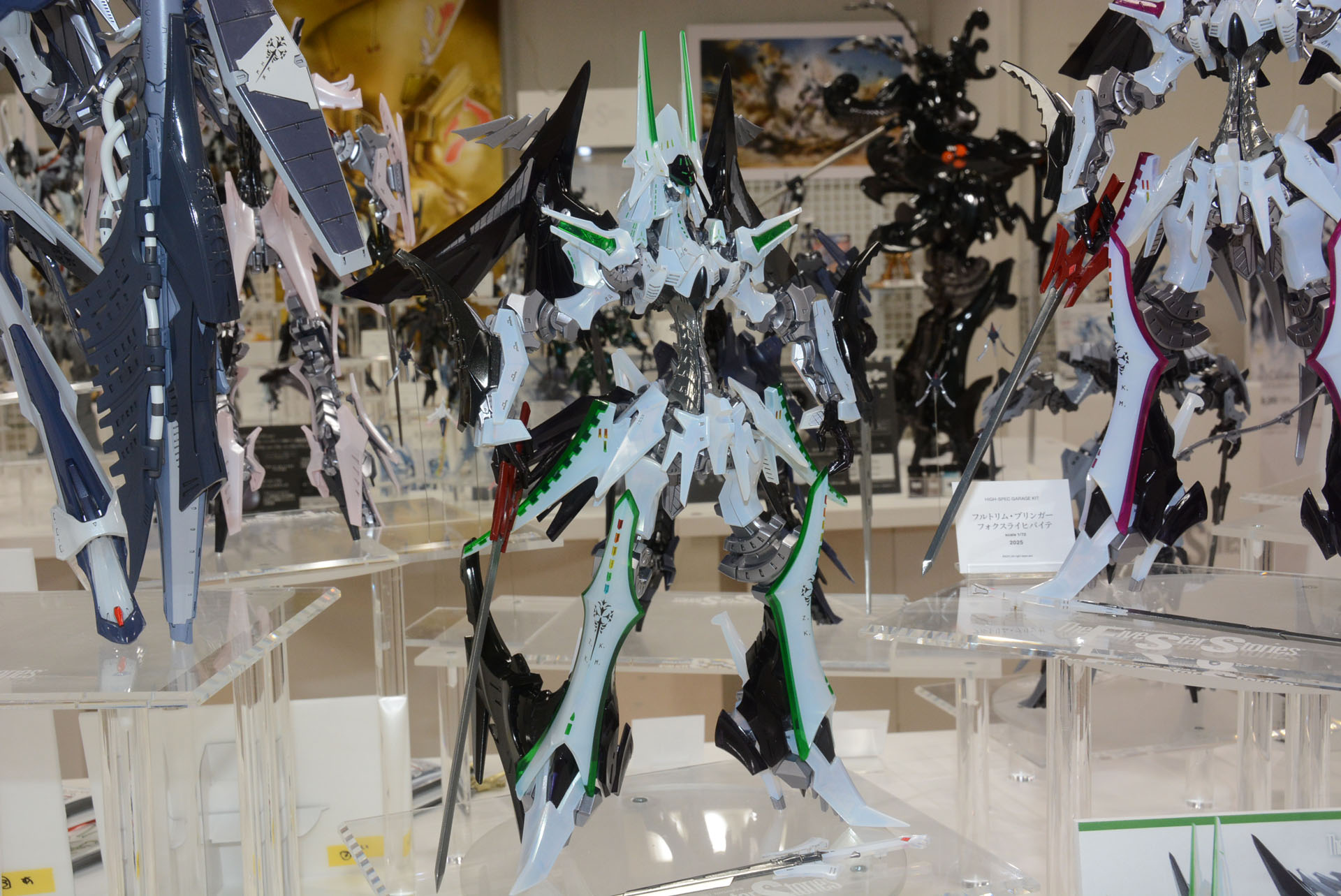 ずらりと並ぶ最新商品