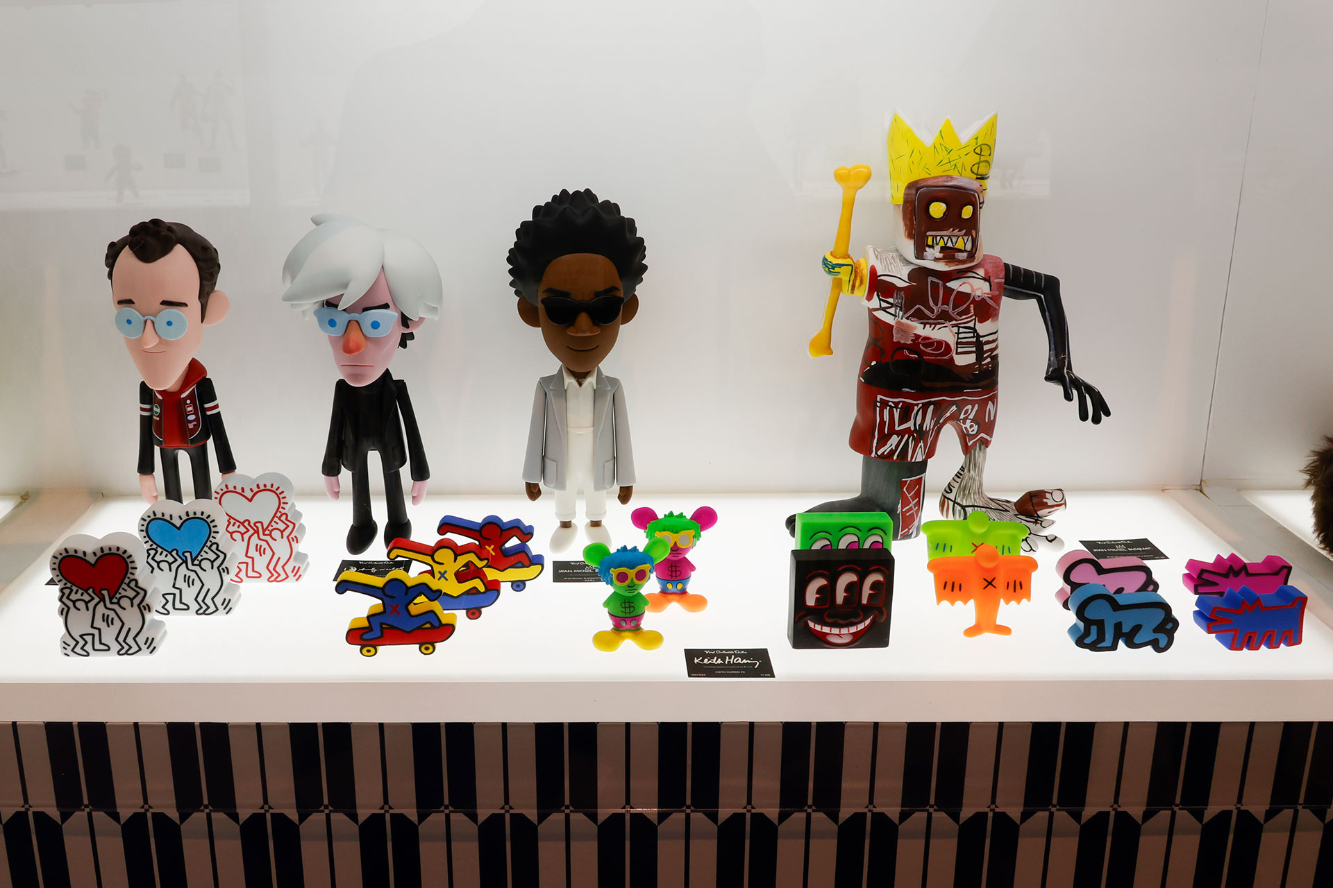 アンディ・ウォーホルやキース・ヘリング、バスキアなど、ポップアートの巨匠たちのアイテムが並ぶエリアでは、新作として「JEAN-MICHEL BASQUIAT by ERIC SO」が新作として登場する