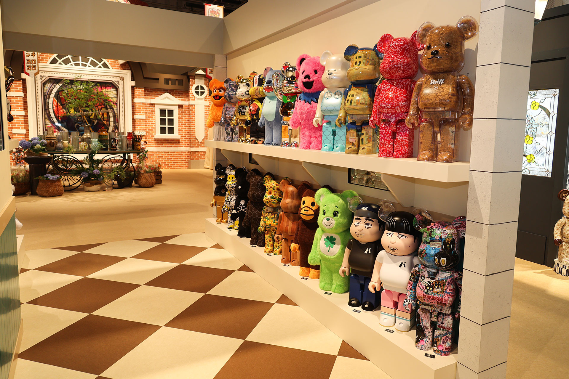 ビッグサイズのBE@RBRICKも勢揃い!