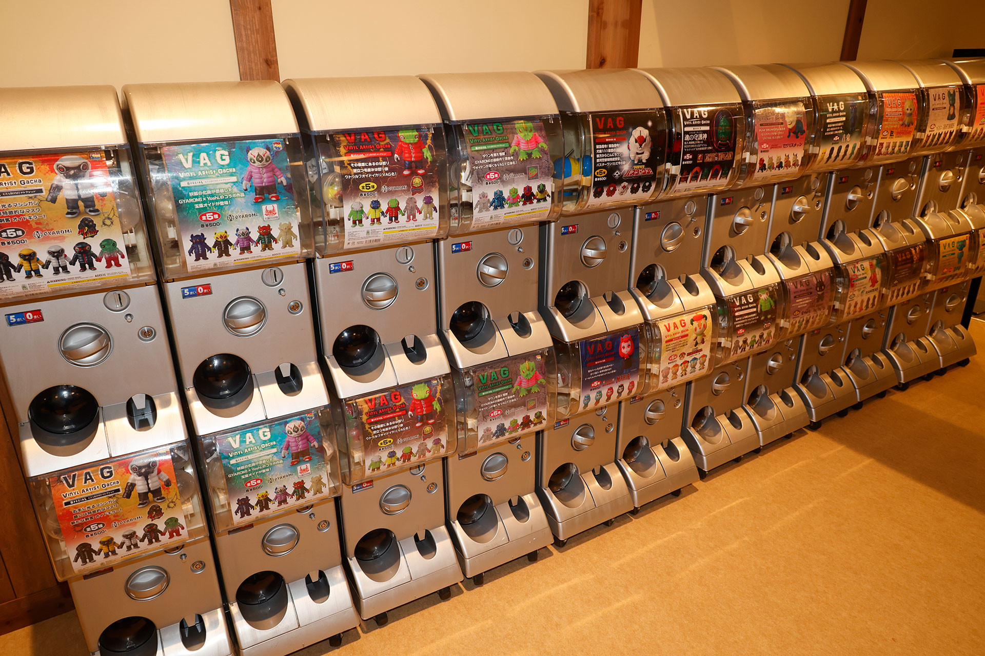 新作コーナーに展示されていたアイテムのガチャも設置されていた