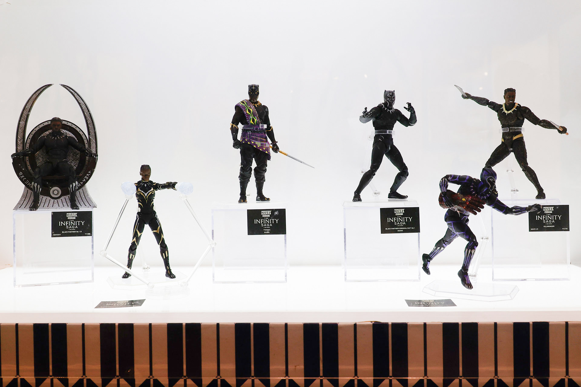 「インフィニティ・サーガ」の新作として、「BLACK PANTHER（ENDGAME/VIBRANIUM LUMINOUS）」と「T'CHAKA」と「BLACK PANTHER（ORIGINAL SUIT Ver.）」が展示されていた