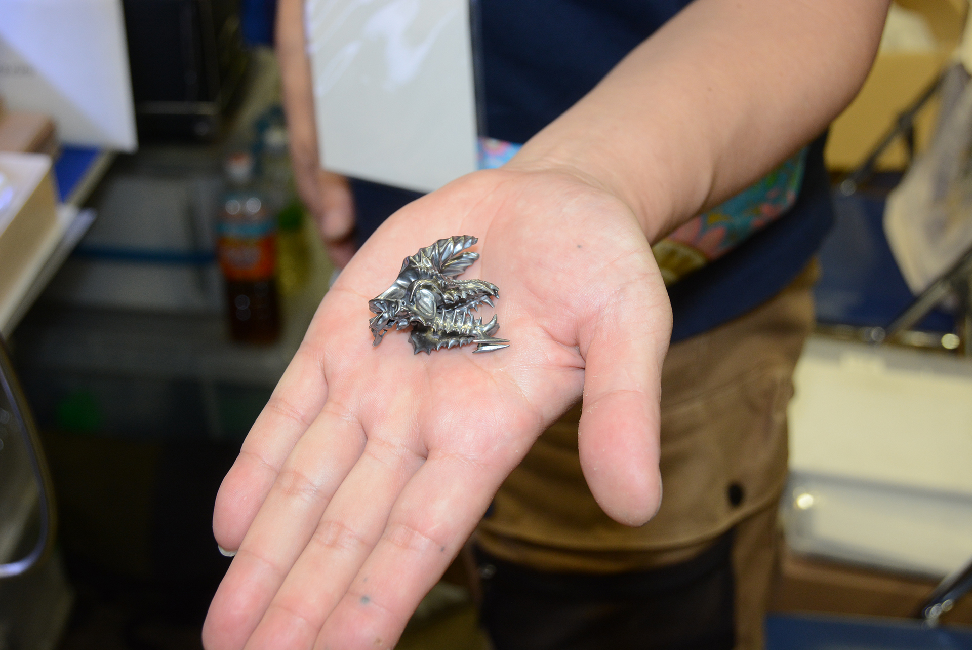 実際に販売されたジンオウガのペンダント