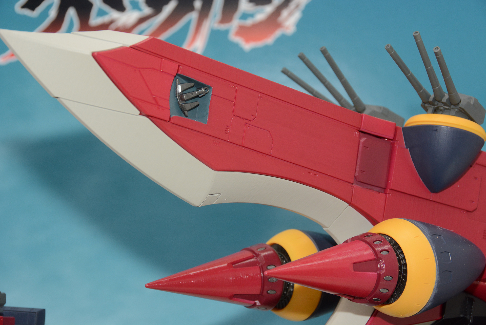 巨大な衝角も迫力たっぷりだ