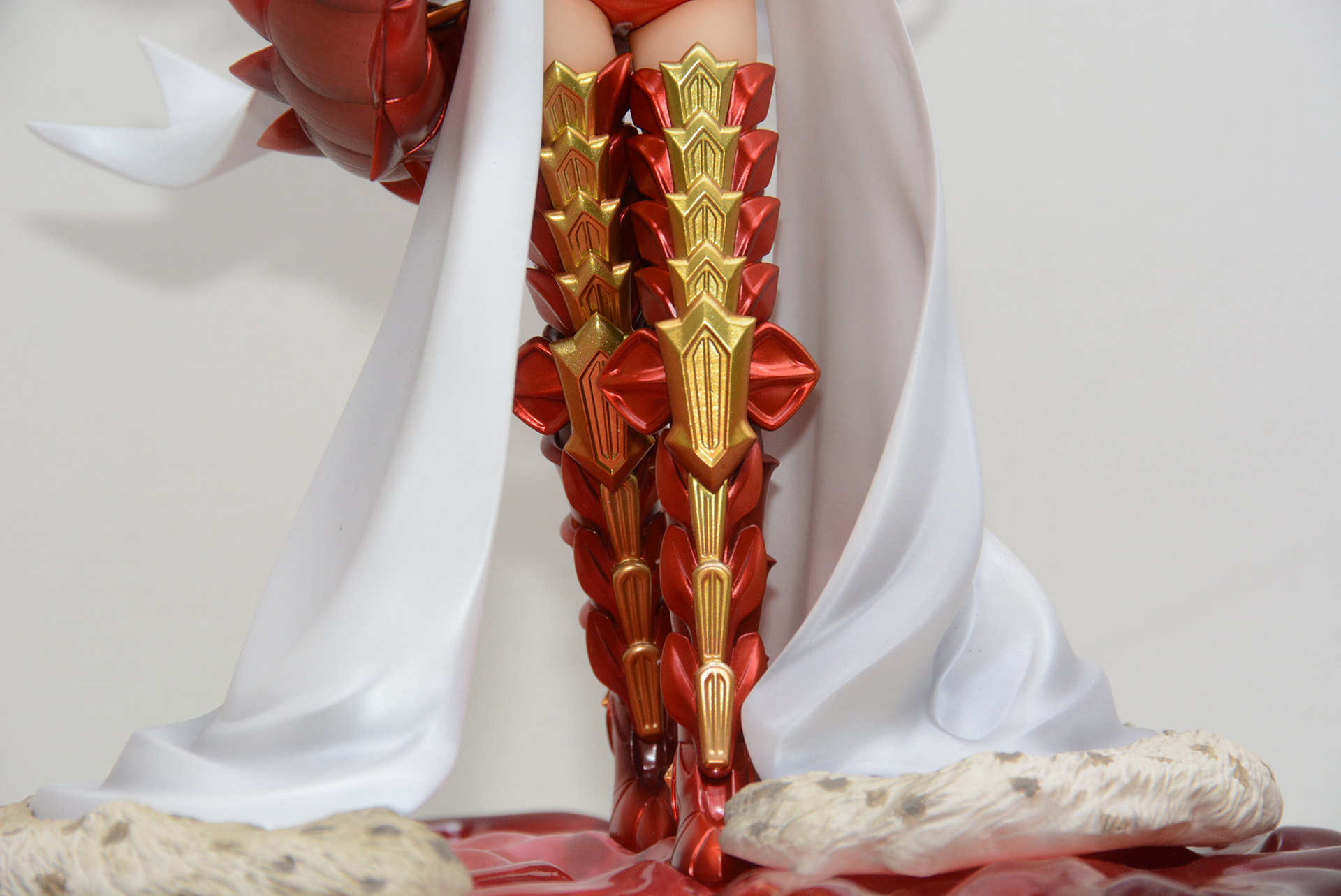 足を包む鎧も塗装と造形に力が入っている