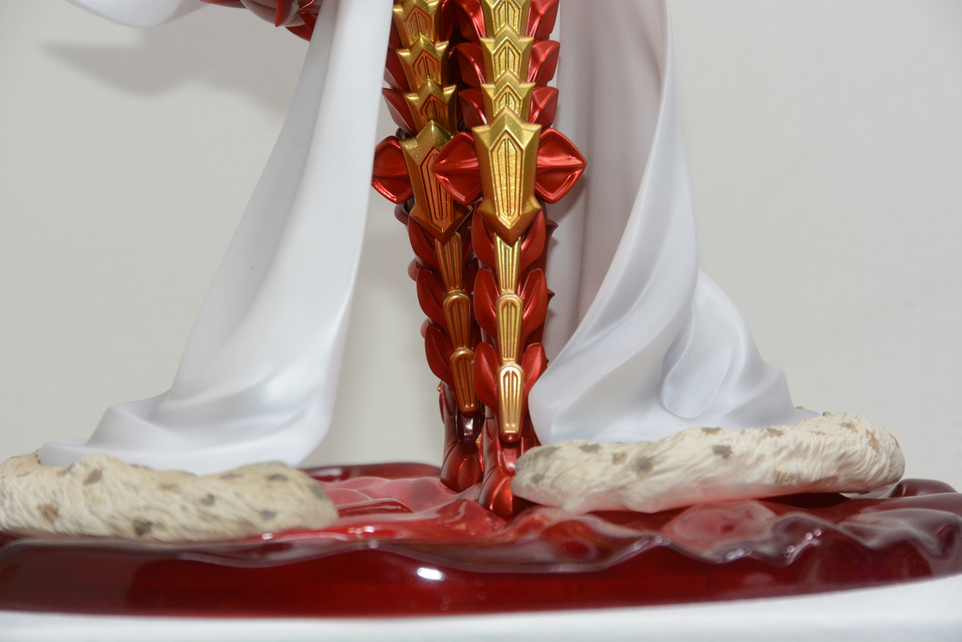 血の海を想起させる台座