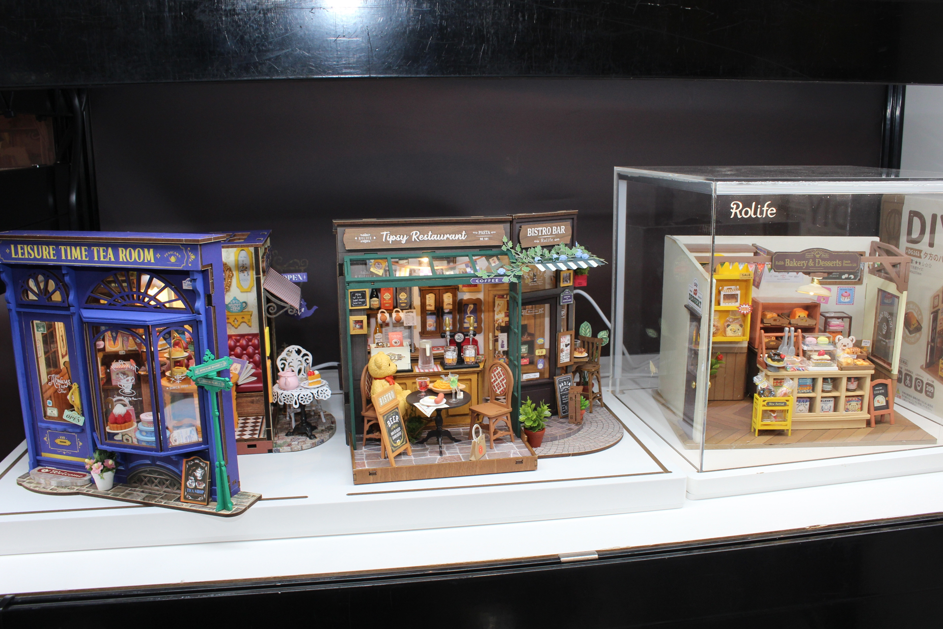 フィギュアとも絡められそうなミニチュアハウス。価格も5,000円以下とお手頃だ