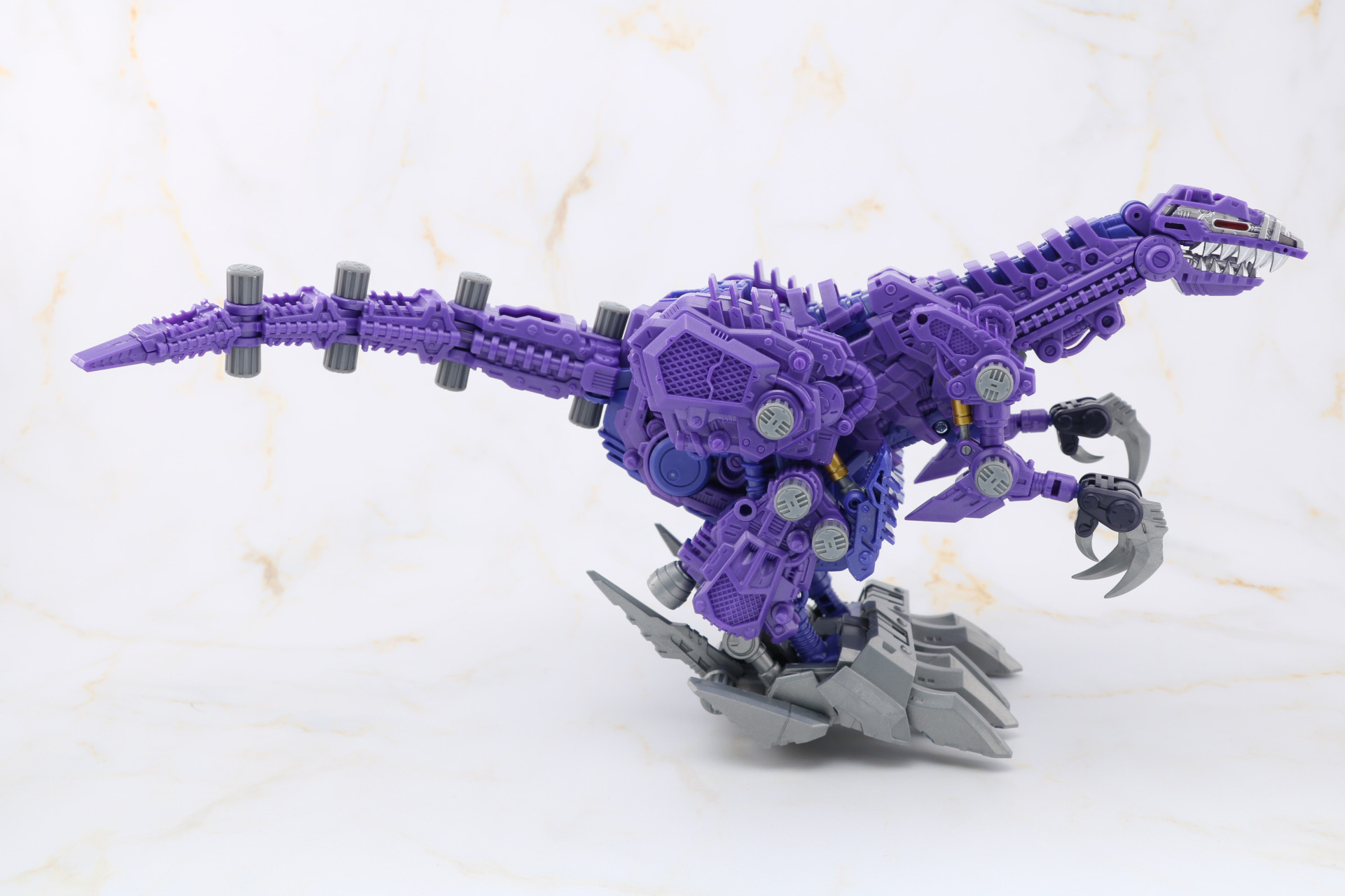 ティラノサウルスの骨格を彷彿とさせるデザイン