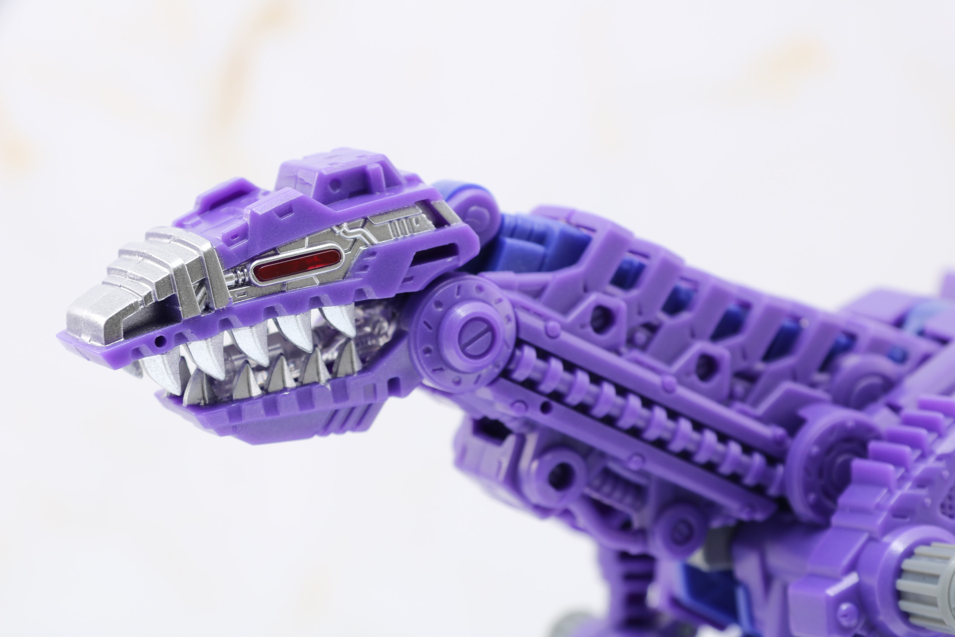 ティラノサウルスの骨格を彷彿とさせるデザイン