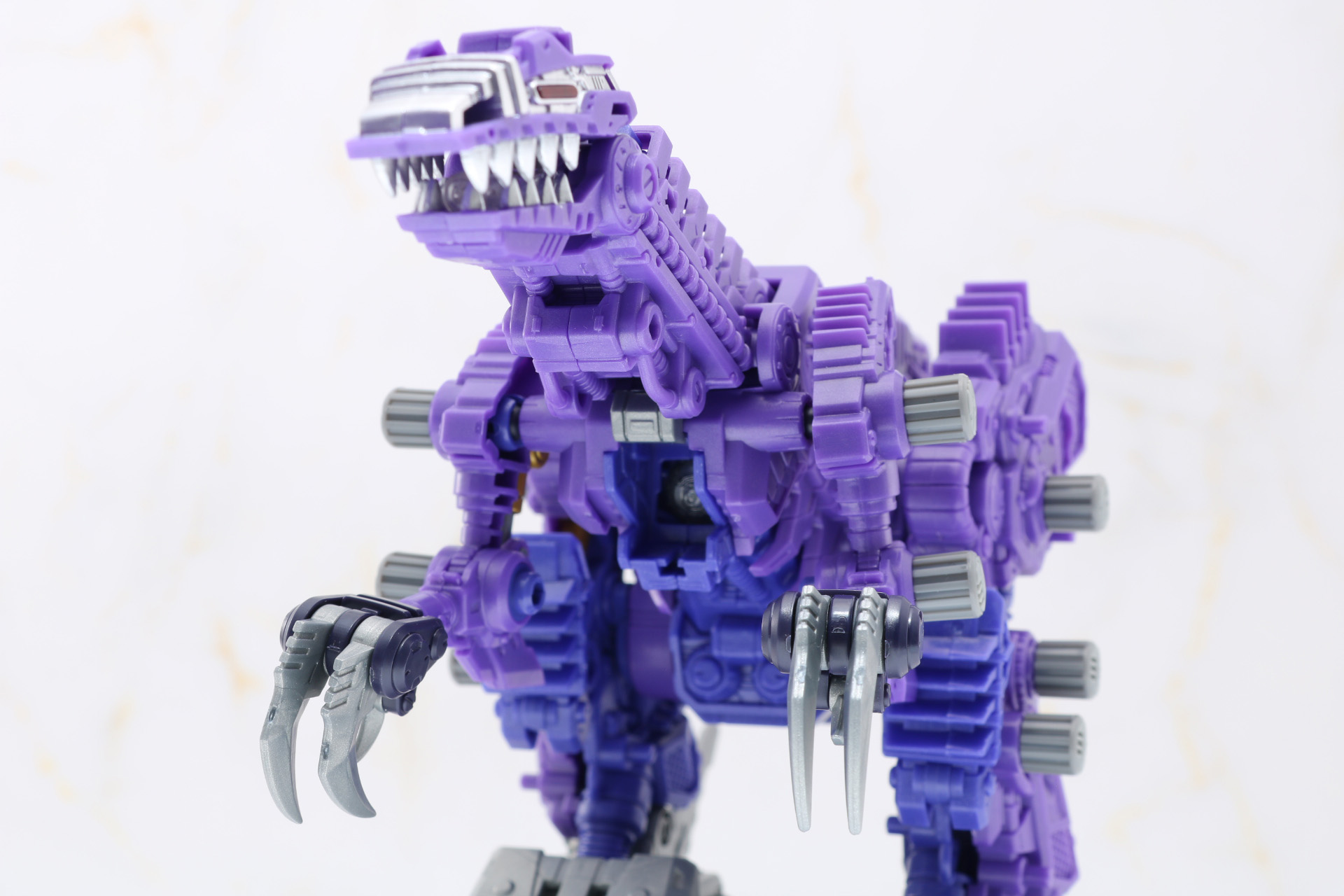 ティラノサウルスの骨格を彷彿とさせるデザイン