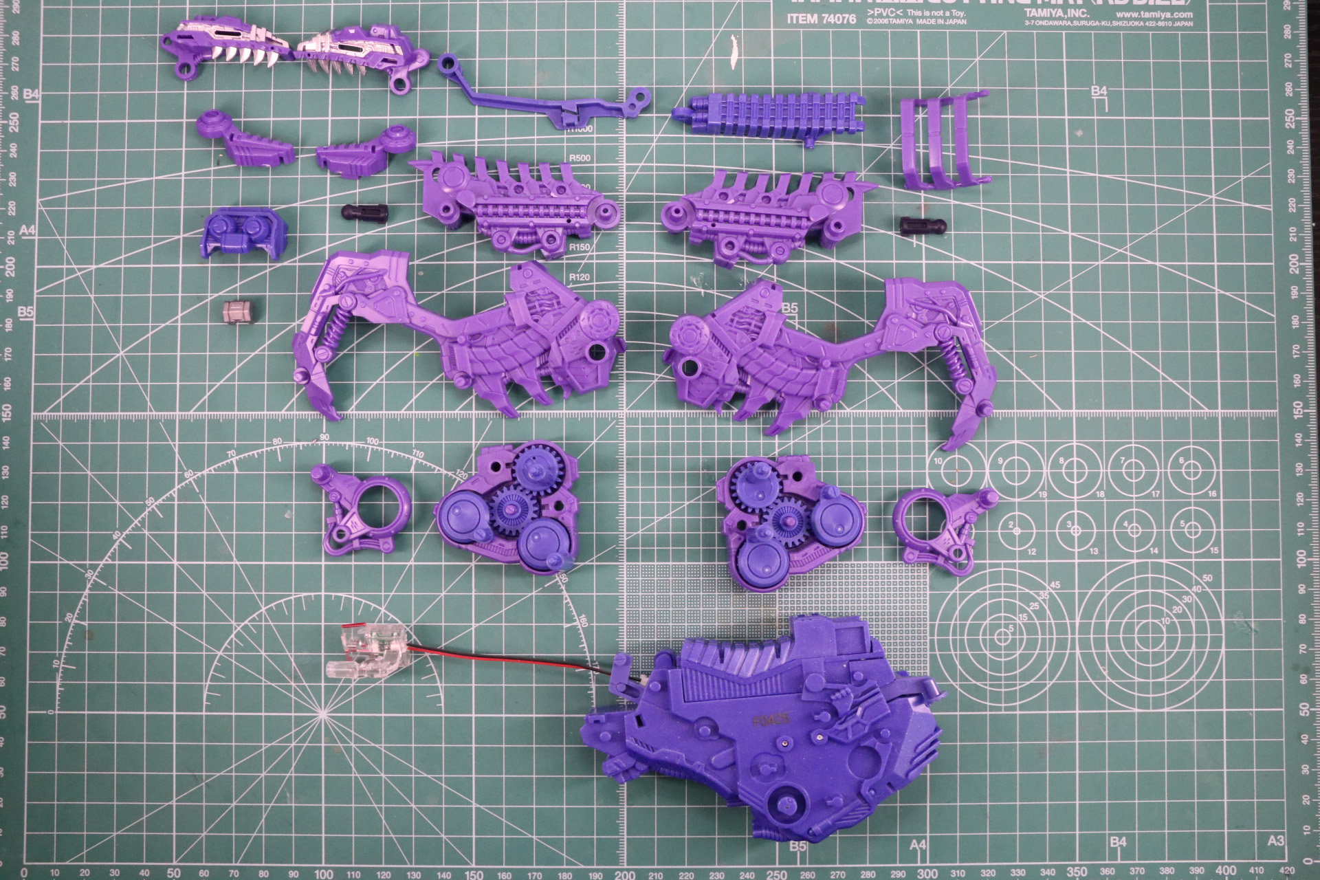 頭部、首部、胴体部の組み立て