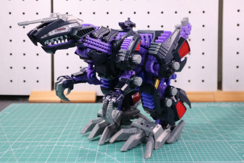 レビュー】ゾイド「AZ-09 ジェノザウラー」レビュー 濃密なディテール