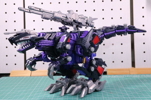 レビュー】ゾイド「AZ-09 ジェノザウラー」レビュー 濃密な