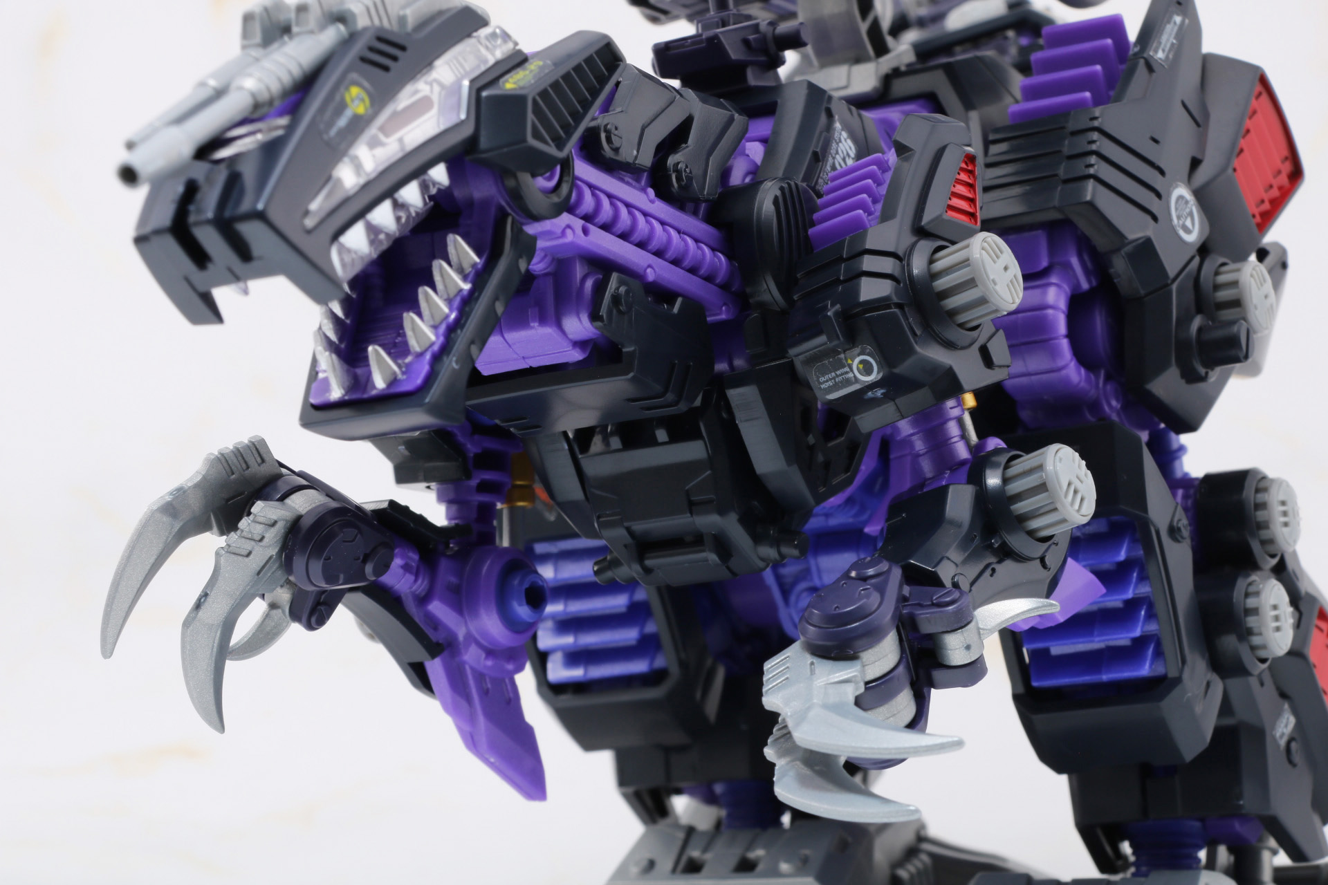 脚部はノズルカバーとアンカーが展開