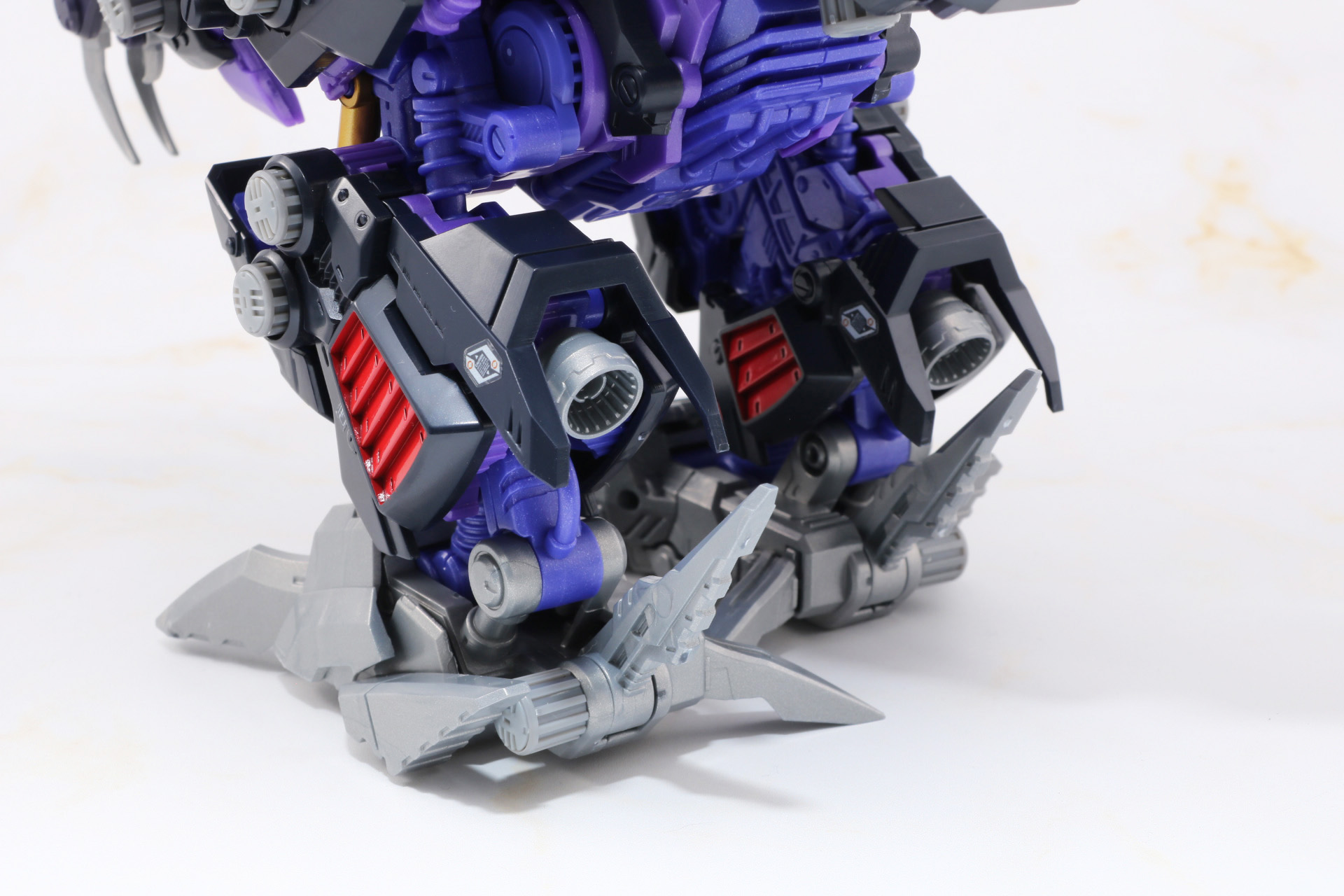 脚部はノズルカバーとアンカーが展開