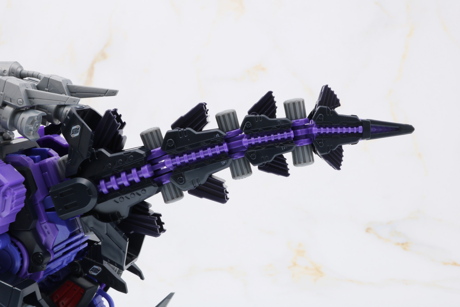 首元のアーマーも展開