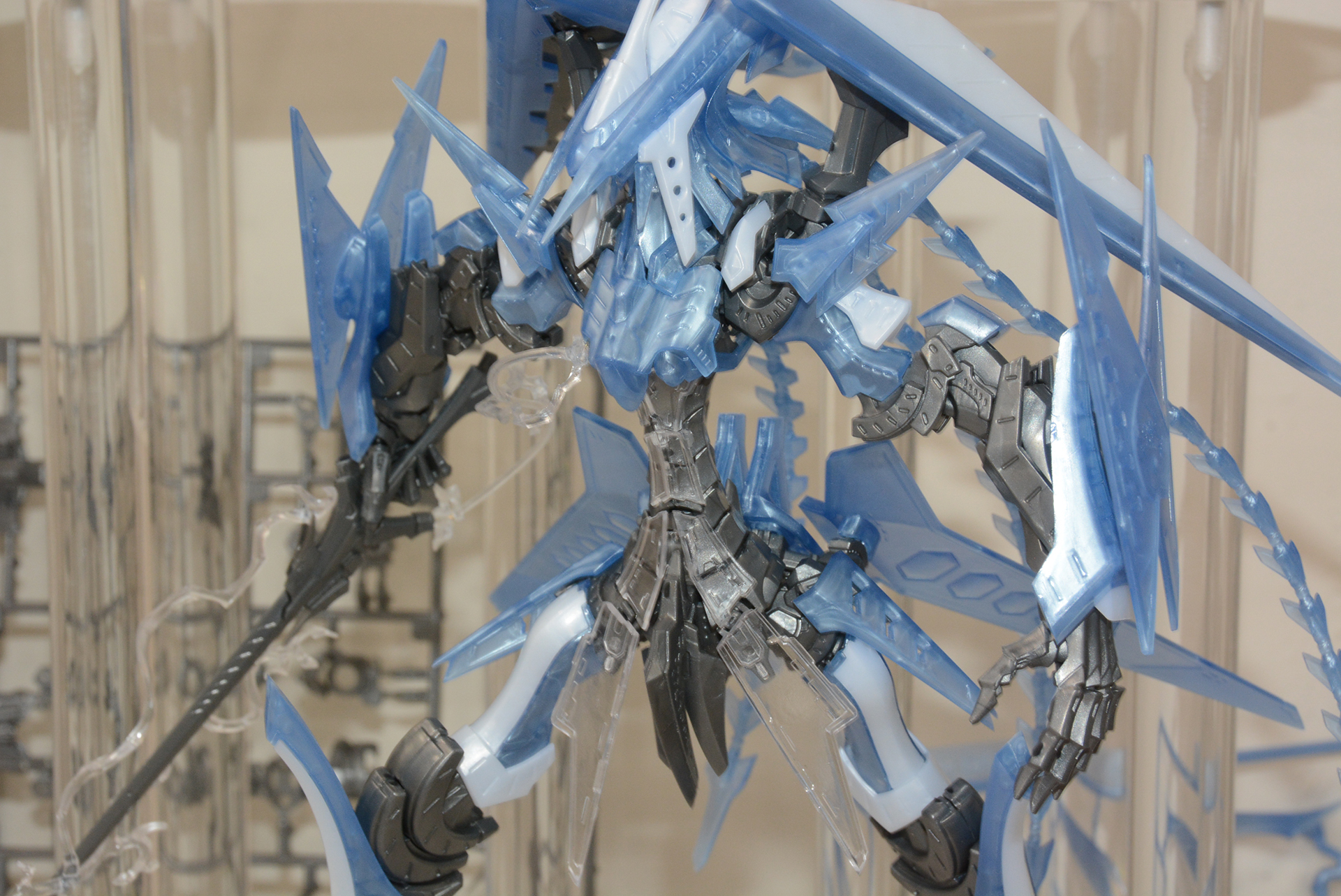 肘のツインスイング関節など注目ポイントは多い